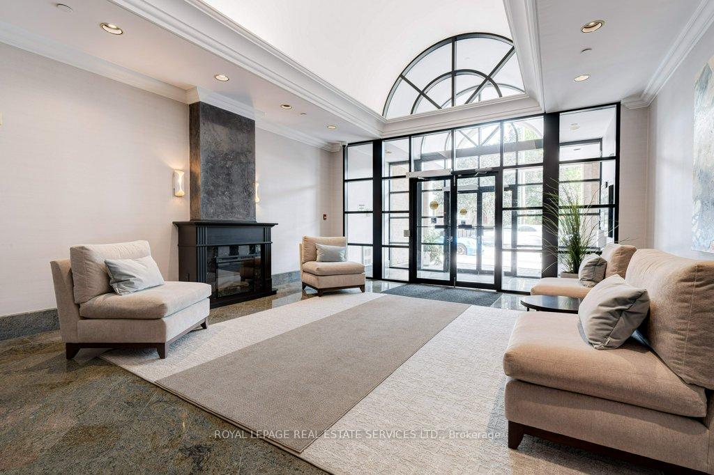 2 Bedrooms Condo at 221 Robinson,  Oakville For sale