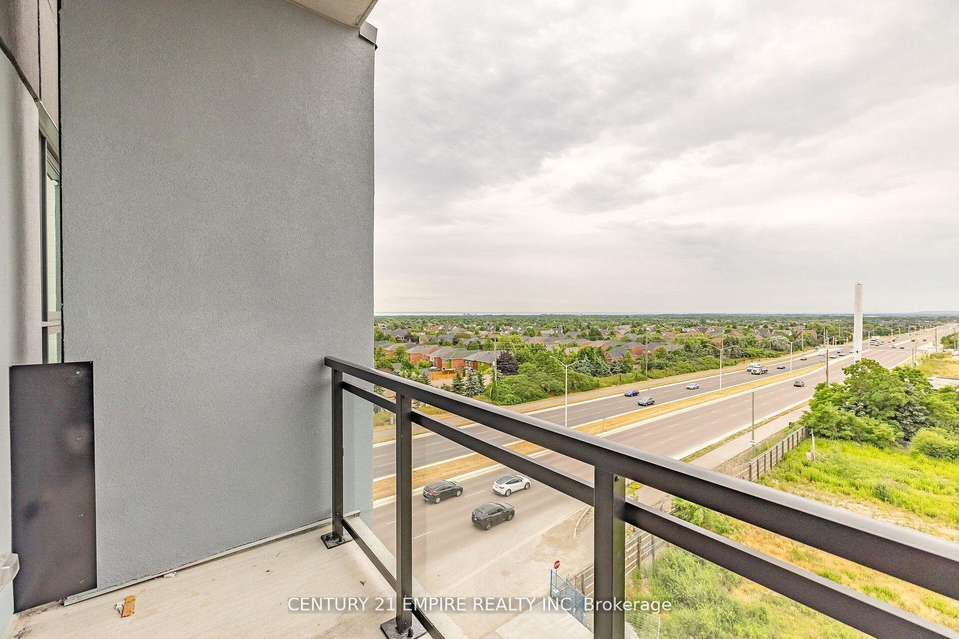 2 Bedrooms Condo at 95 Dundas,  Oakville For sale