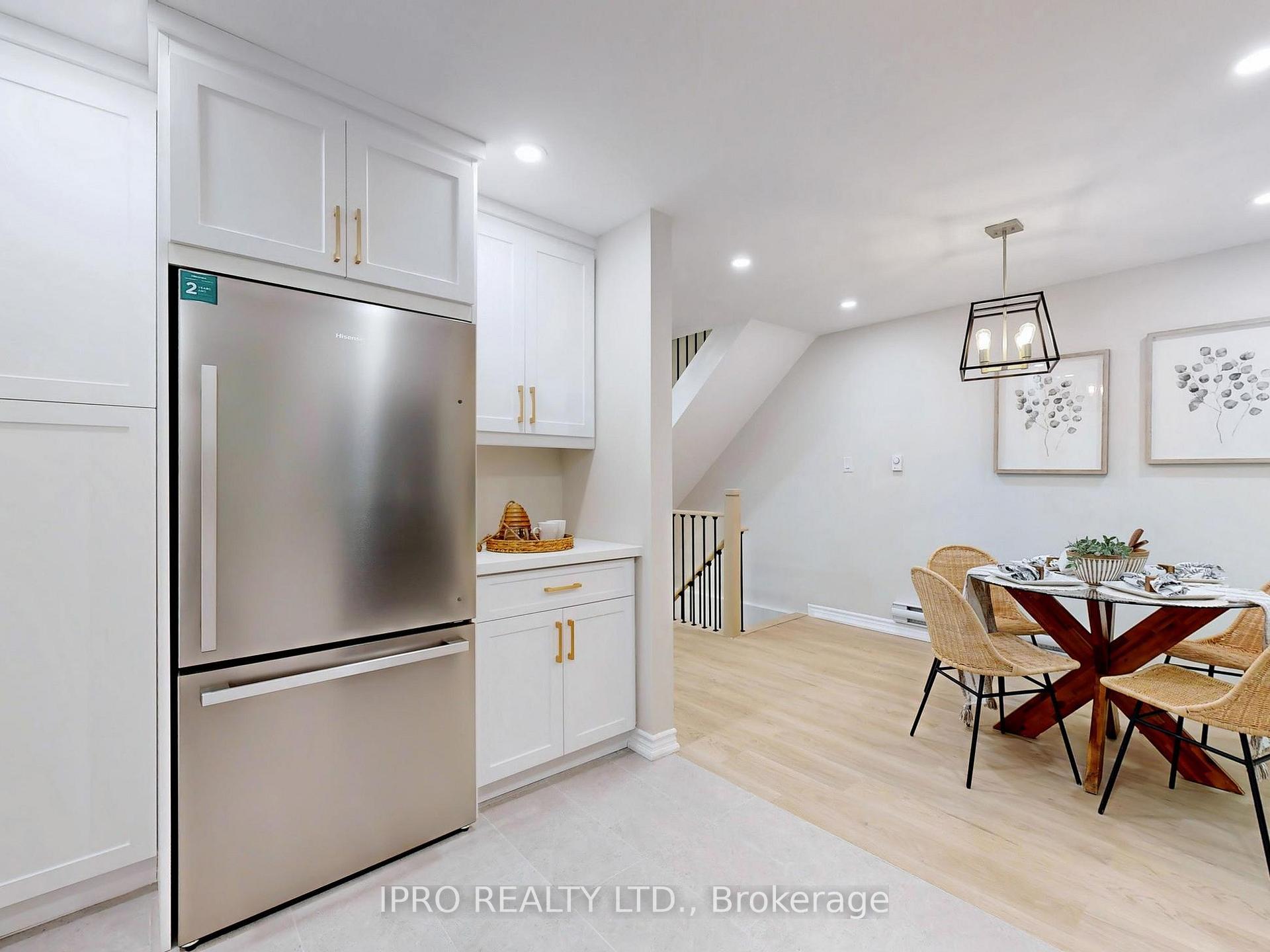 4 Bedrooms Condo at 61 Plum Tree, Toronto For sale