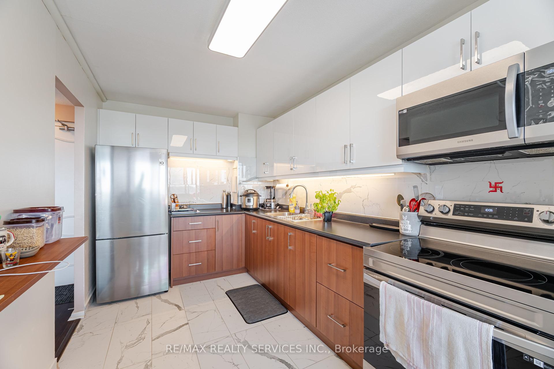 2 Bedrooms Condo at 715 Don Mills, Toronto For sale