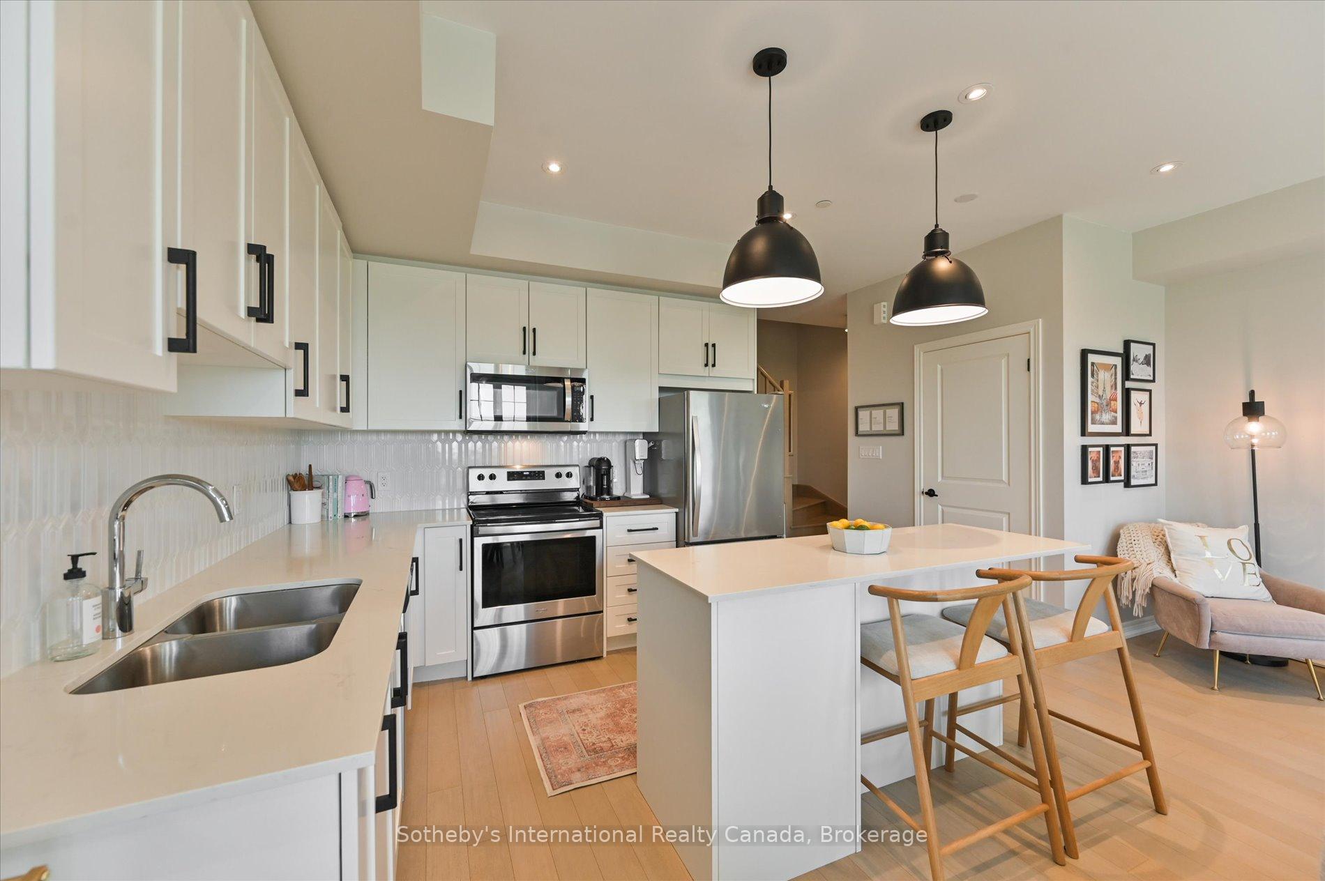 2 Bedrooms Condo at 2199 Lillykin, Oakville For sale