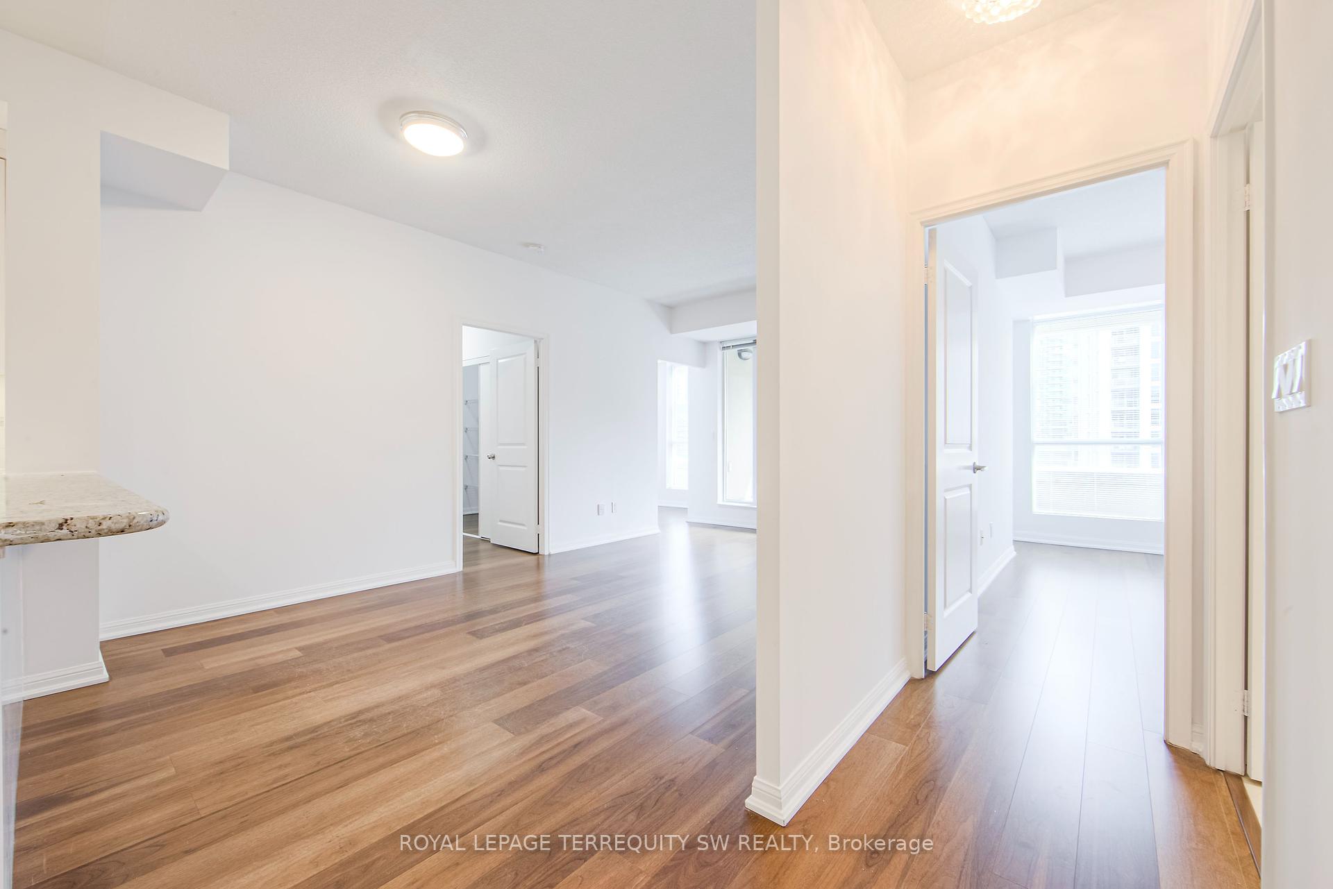 3 Bedrooms Condo at 628 Fleet, Toronto For sale