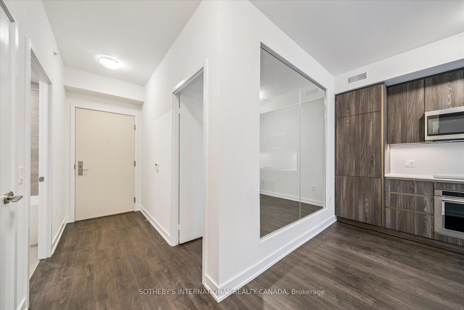 2 Bedrooms Condo at 15 Richardson, Toronto For sale
