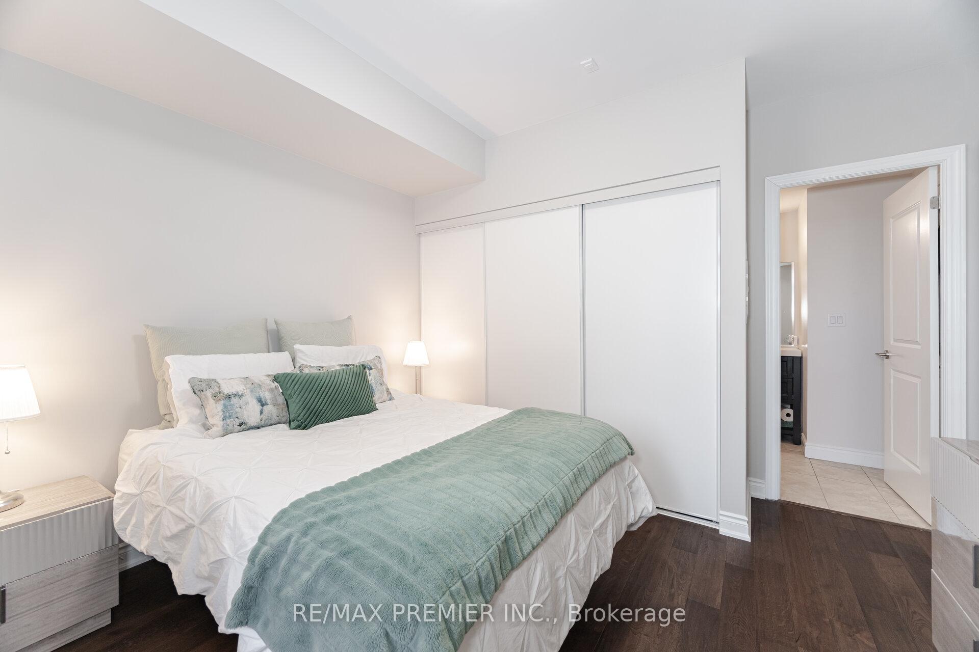 1 Bedroom Condo at 281 Woodbridge,  Vaughan For sale