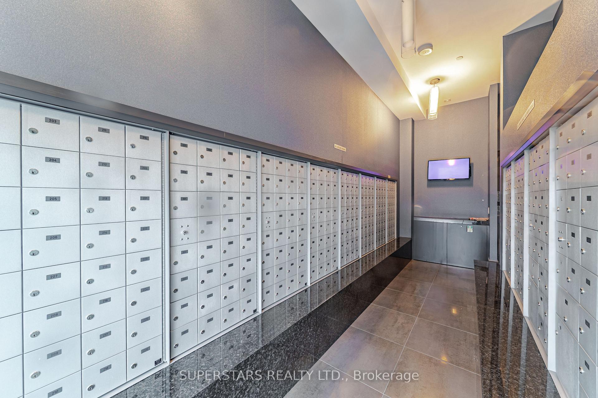 2 Bedrooms Condo at 65 Speers, Oakville For sale