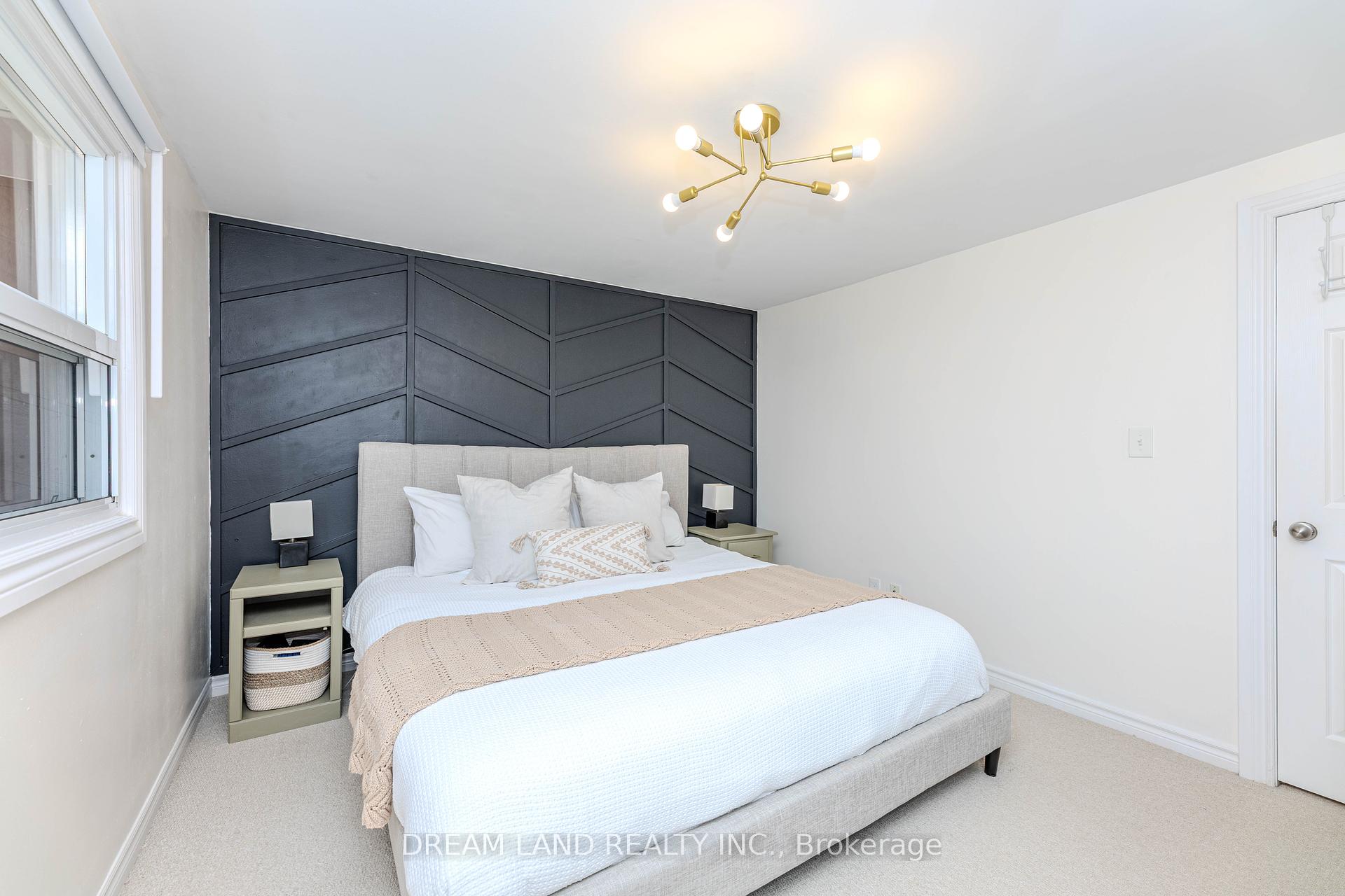 3 Bedrooms Condo at 653 Francis,  Burlington For sale
