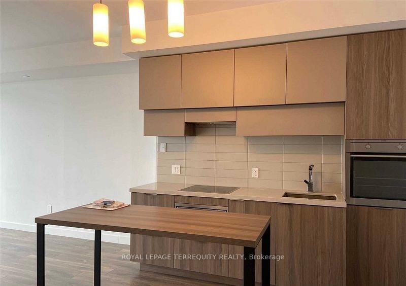1 Bedroom Condo at 8 Eglinton,  Toronto For sale