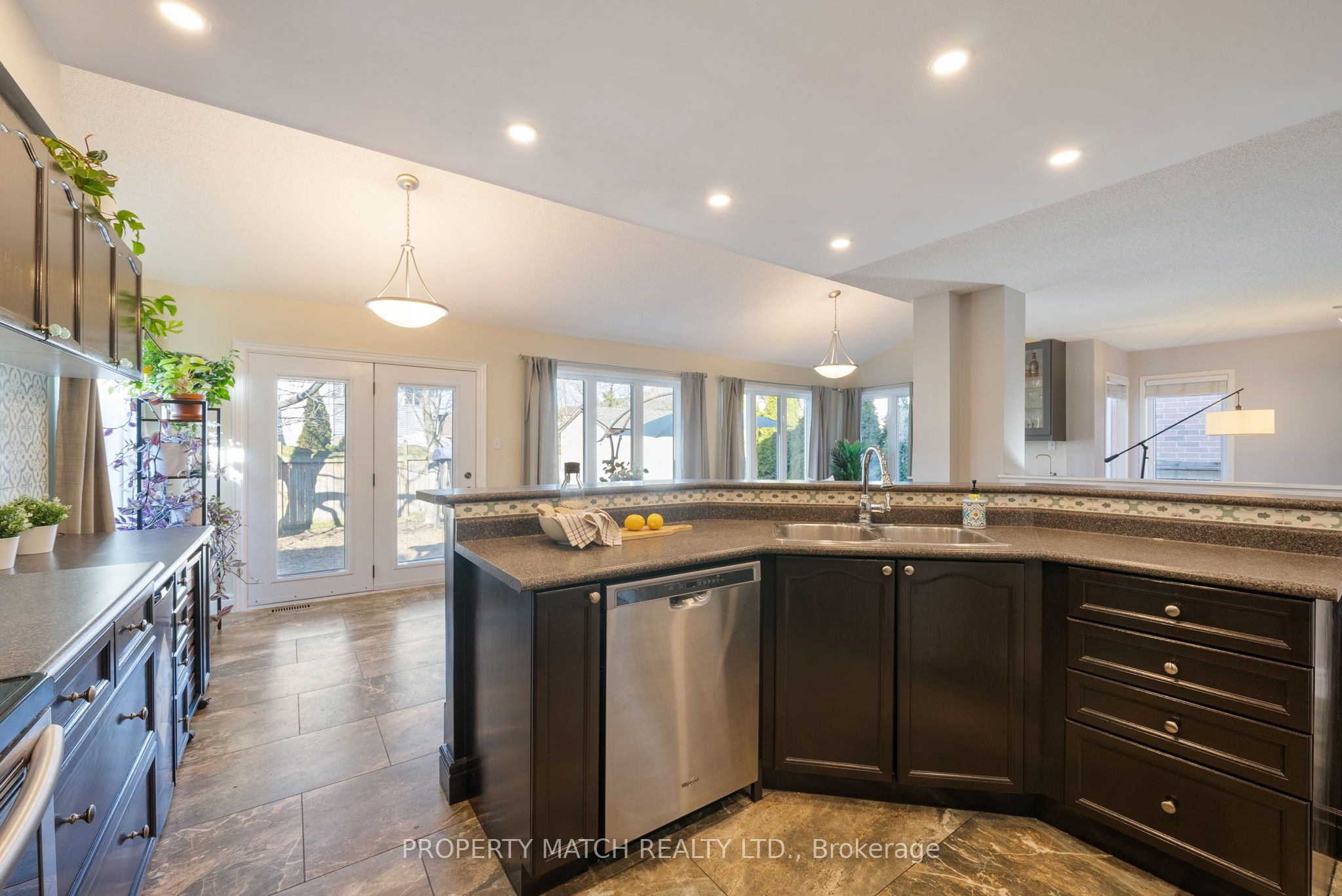 3122 Country Lane