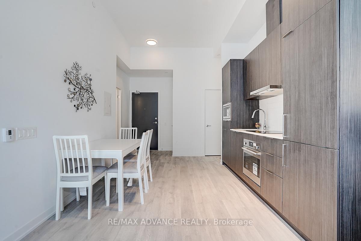 2 Bedrooms Condo at 7 Golden Lion, Toronto For sale