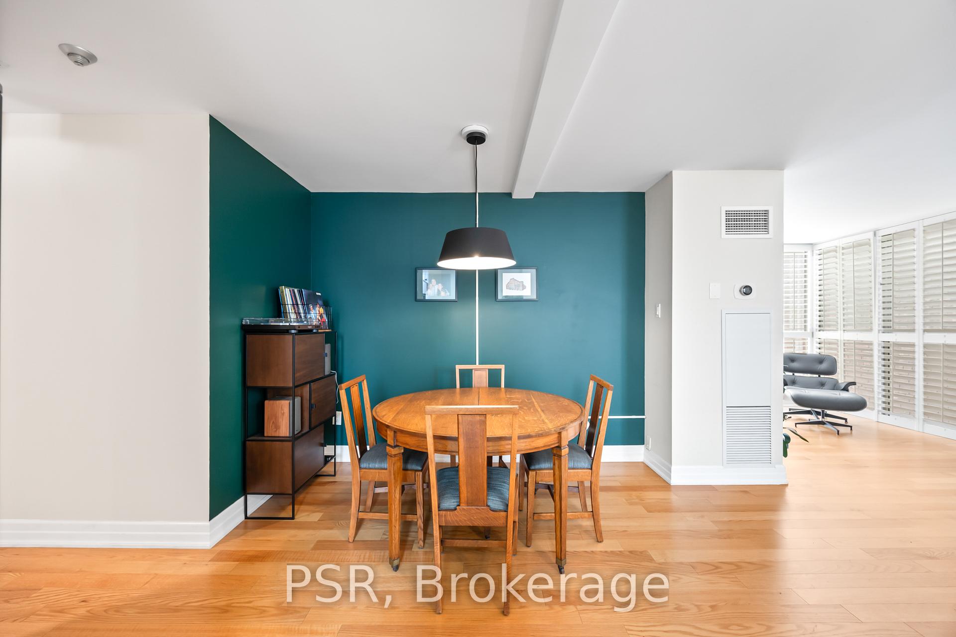 2 Bedrooms Condo at 95 Lombard, Toronto For sale