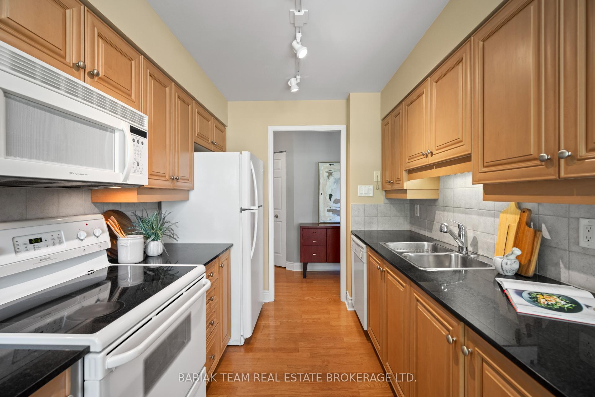 2 Bedrooms Condo at 2511 Bloor, Toronto For sale