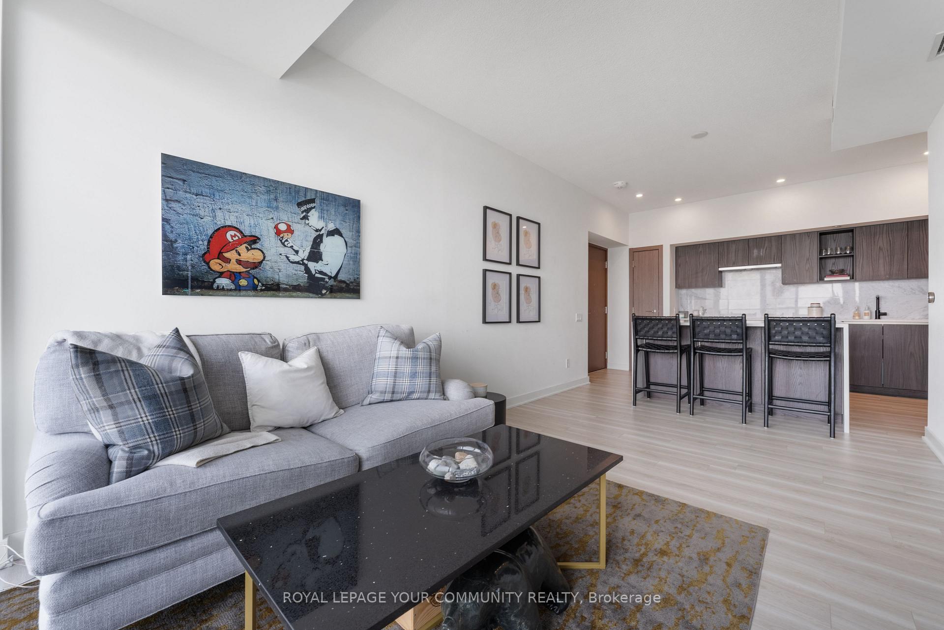 3 Bedrooms Condo at 17 Bathurst, Toronto For sale