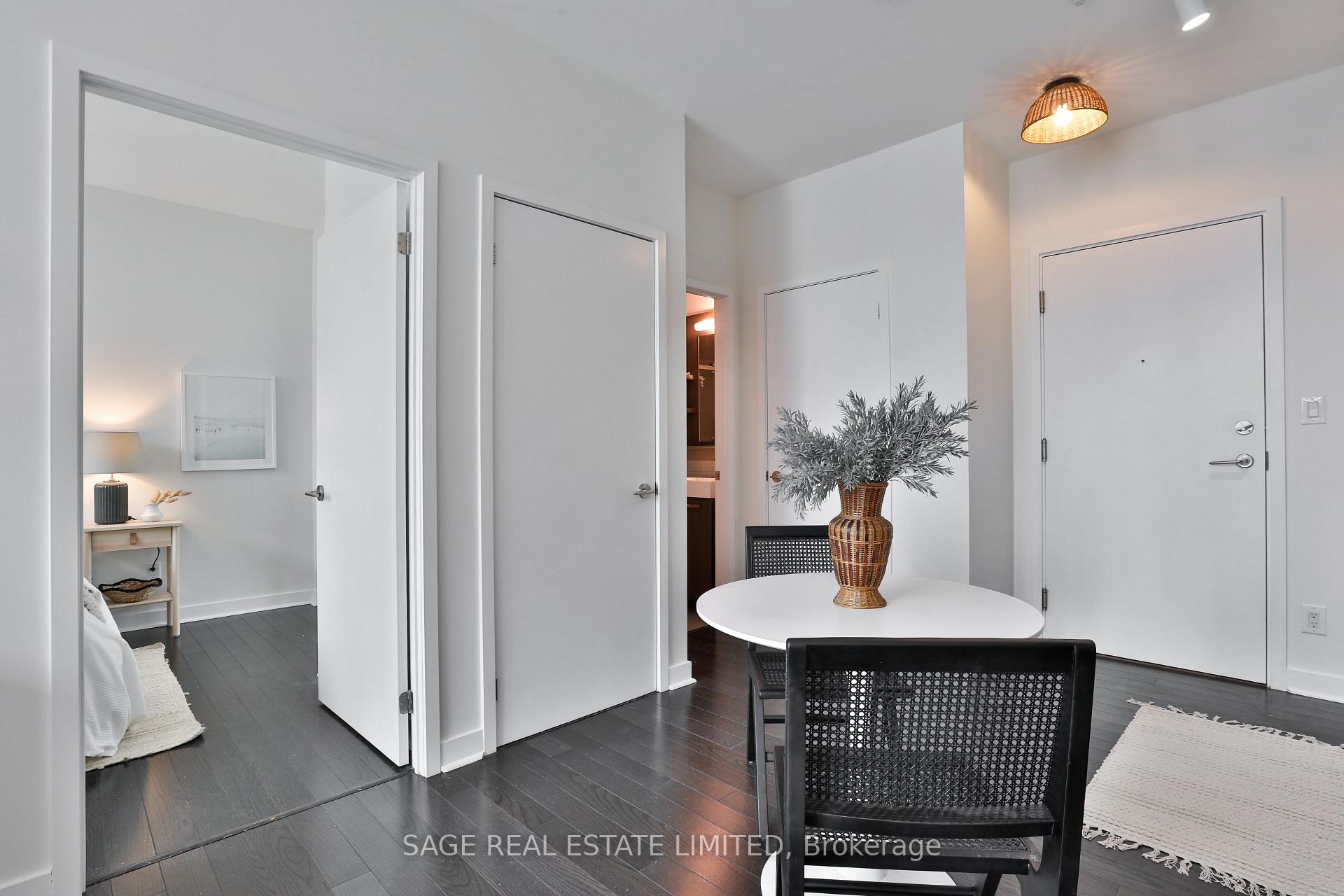 1 Bedroom Condo at 295 Adelaide,  Toronto For sale
