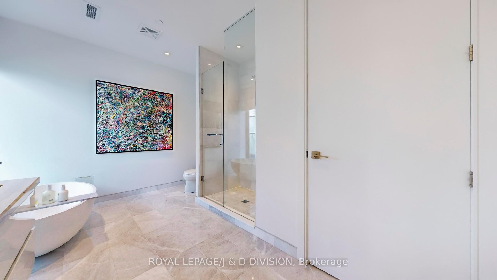 2 Bedrooms Condo at 50 Charles,  Toronto For sale