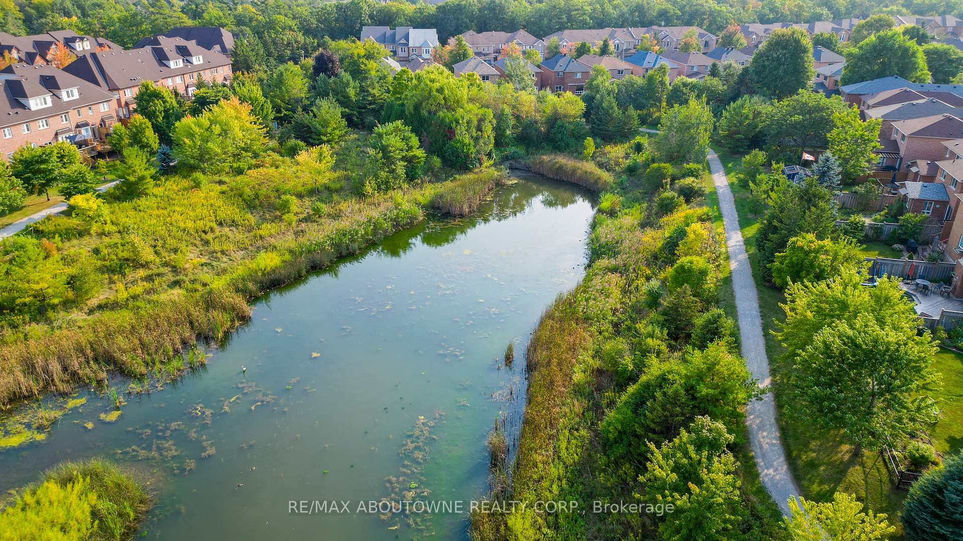 4 Bedrooms Condo at 300 Ravineview, Oakville For sale
