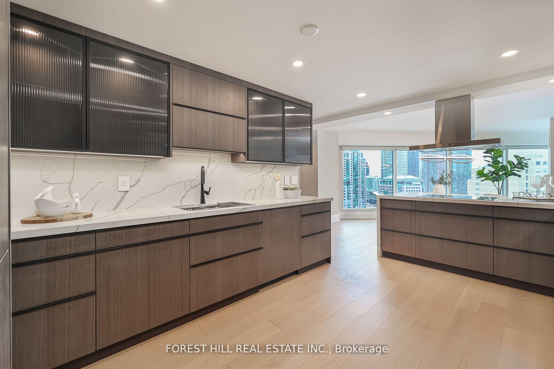 3 Bedrooms Condo at 33 University, Toronto For sale