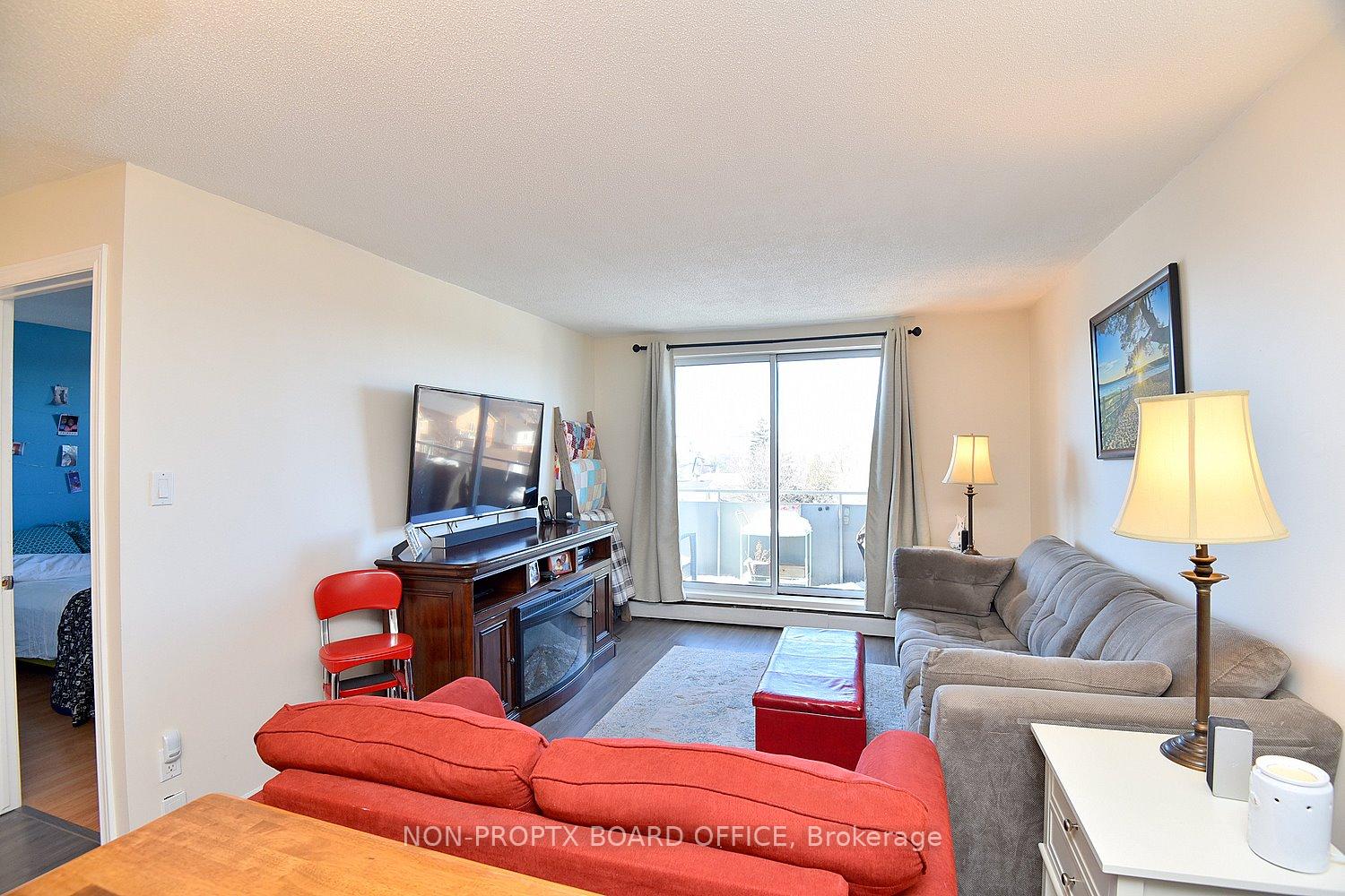 2 Bedrooms Condo at 893 Concession,  Hamilton For sale