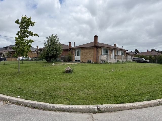 1 Deverell Crescent, Toronto, ON M3K 1C7