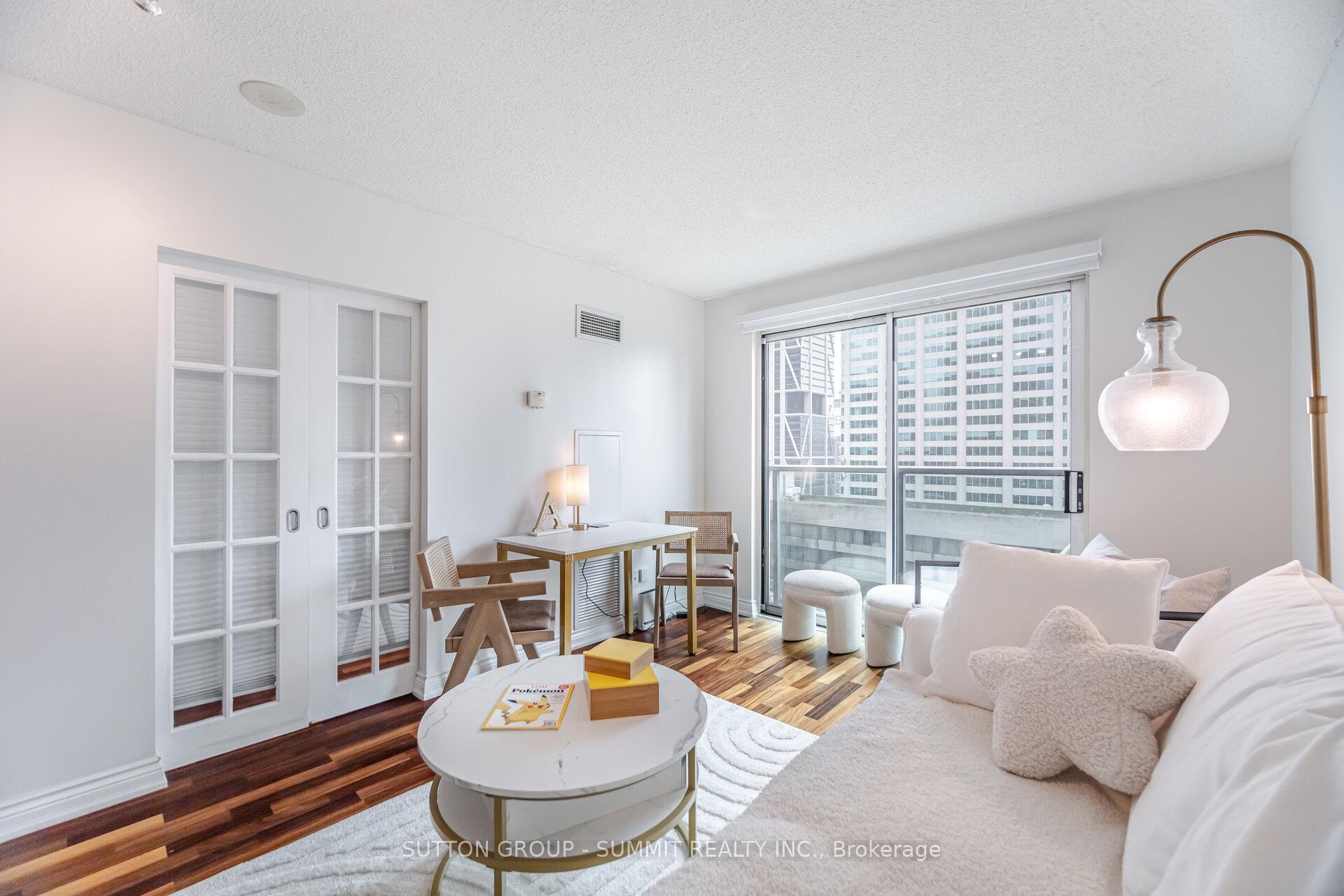 2 Bedrooms Condo at 8 Park, Toronto For sale