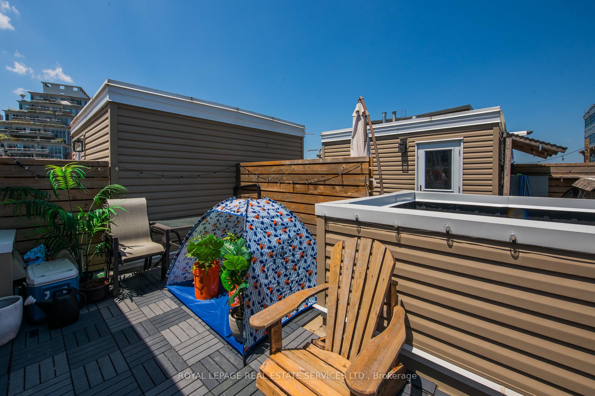 2 Bedrooms Condo at 29 canniff, Toronto For sale