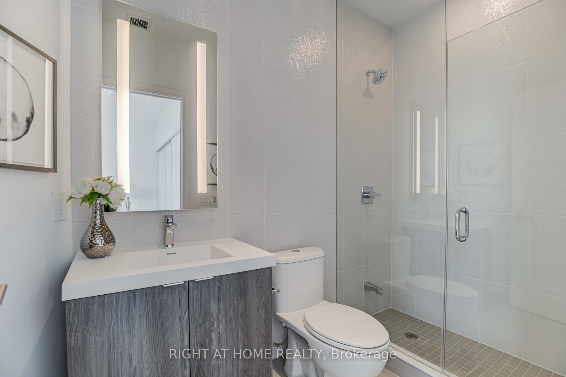 2 Bedrooms Condo at 575 Bloor,  Toronto For sale