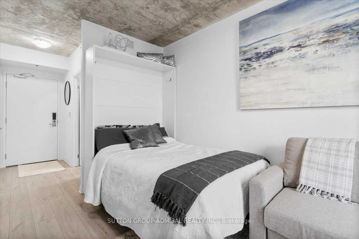 1900 Simcoe Street N, #636