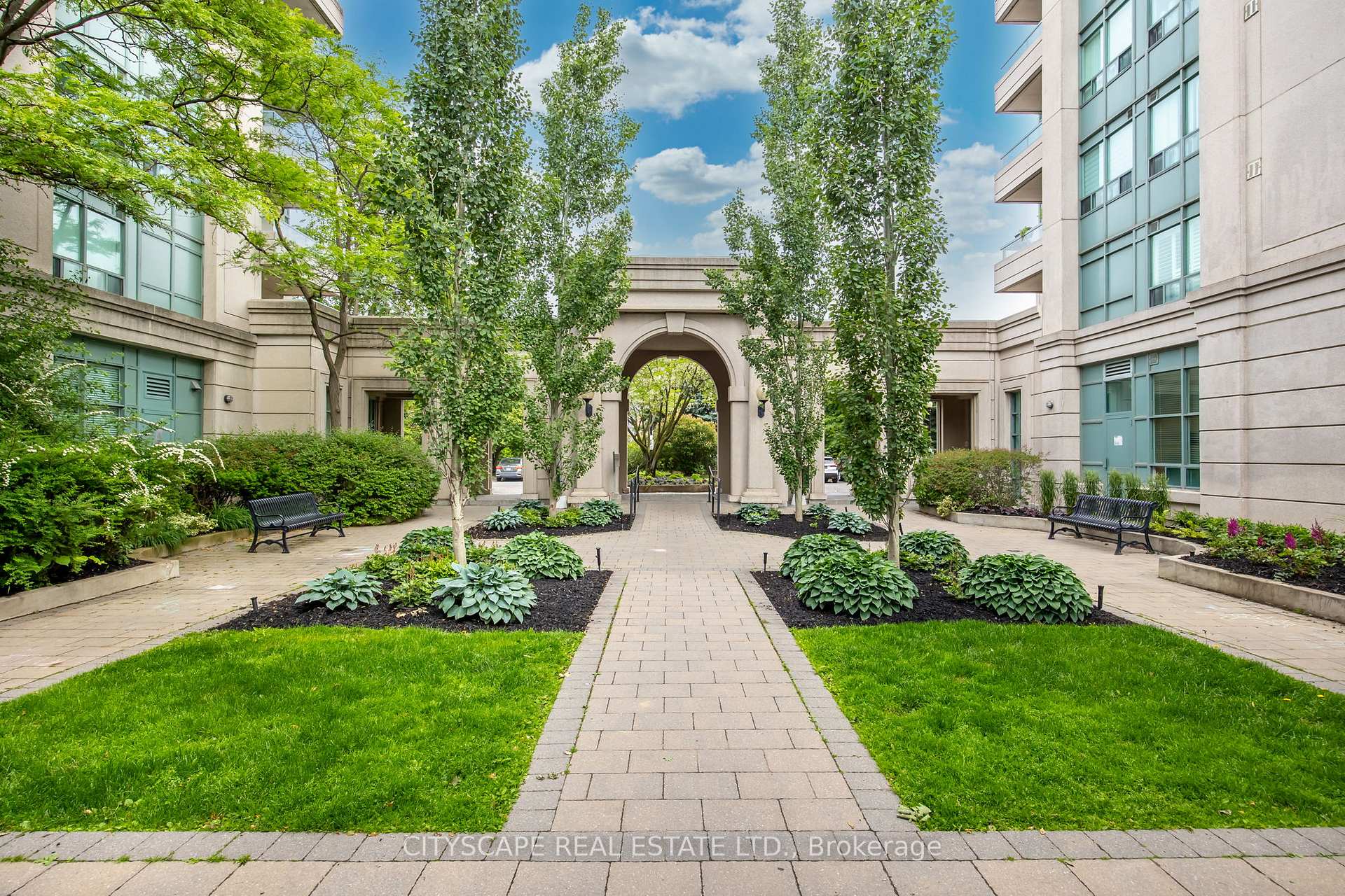 2 Bedrooms Condo at 5 Emerald, Vaughan For sale