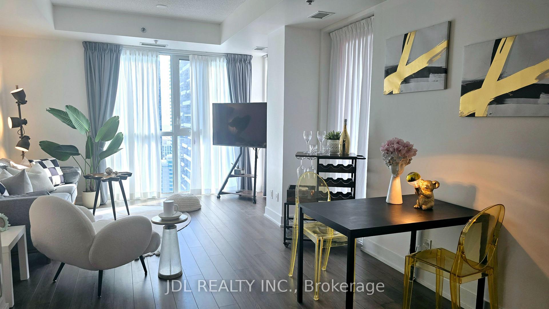 2 Bedrooms Condo at 318 Richmond, Toronto For sale
