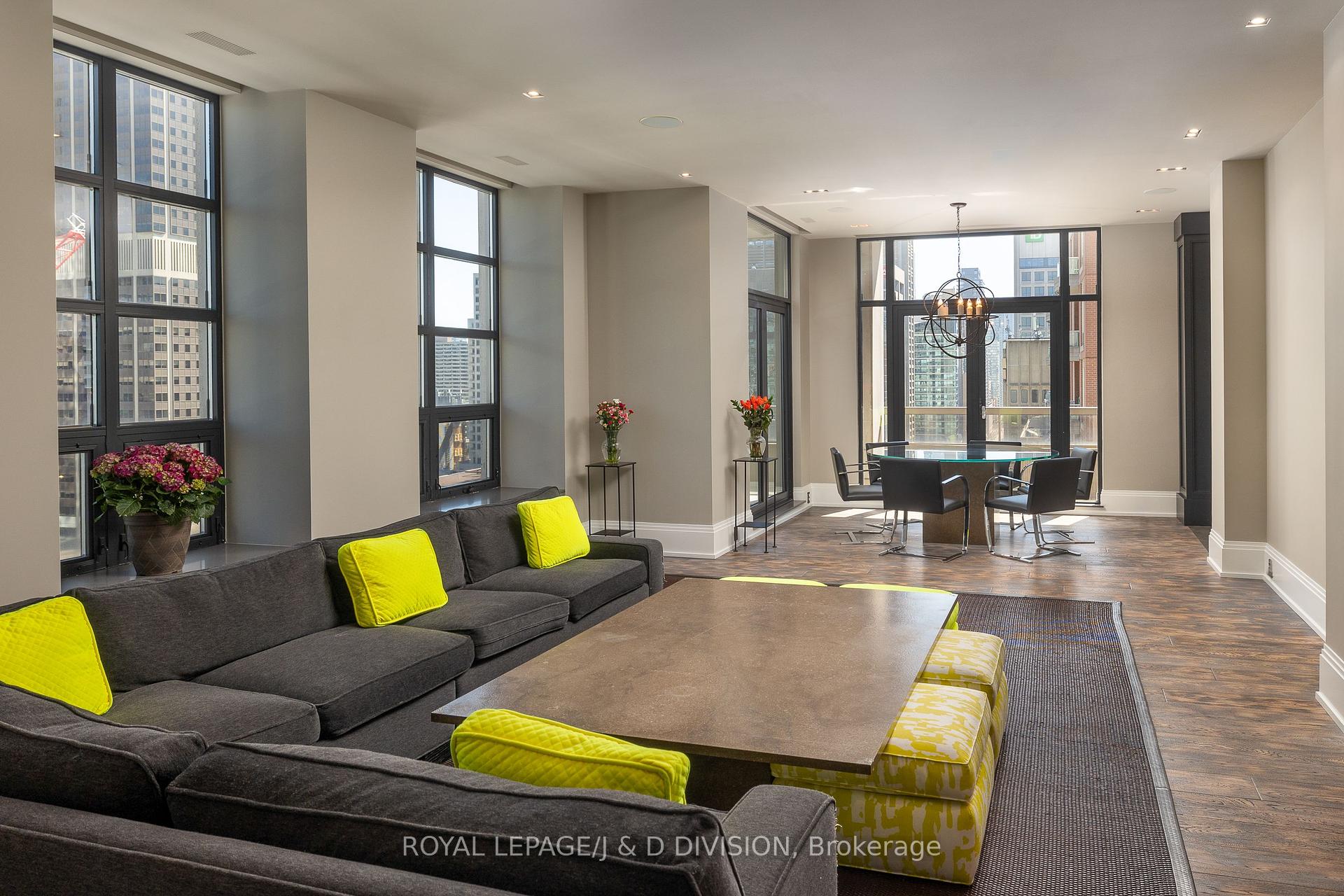 3 Bedrooms Condo at 68 Yorkville,  Toronto For sale