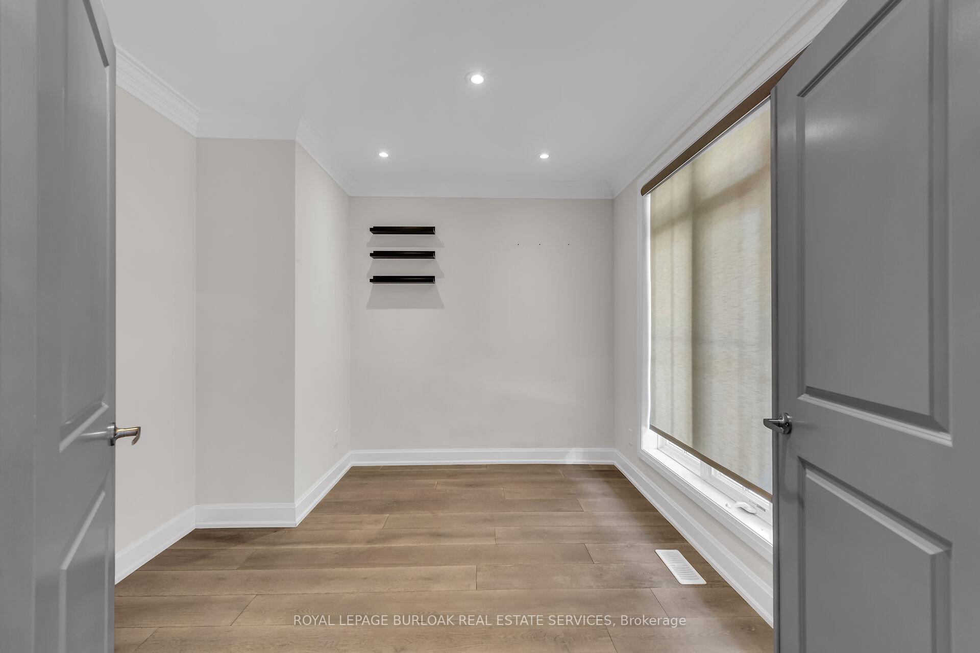 3 Bedrooms Condo at 509 Elizabeth,  Burlington For sale