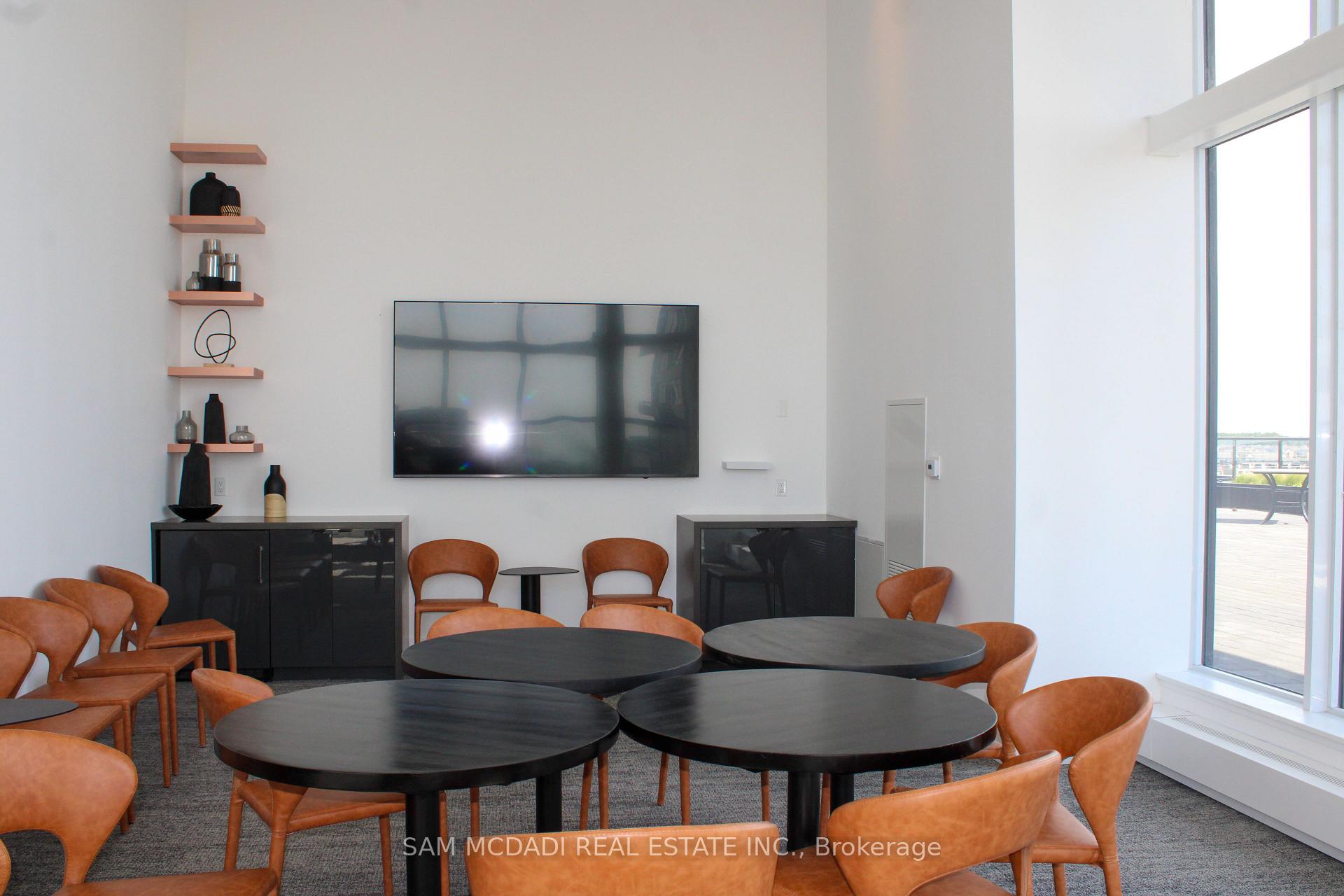 2 Bedrooms Condo at 2489 Taunton, Oakville For sale