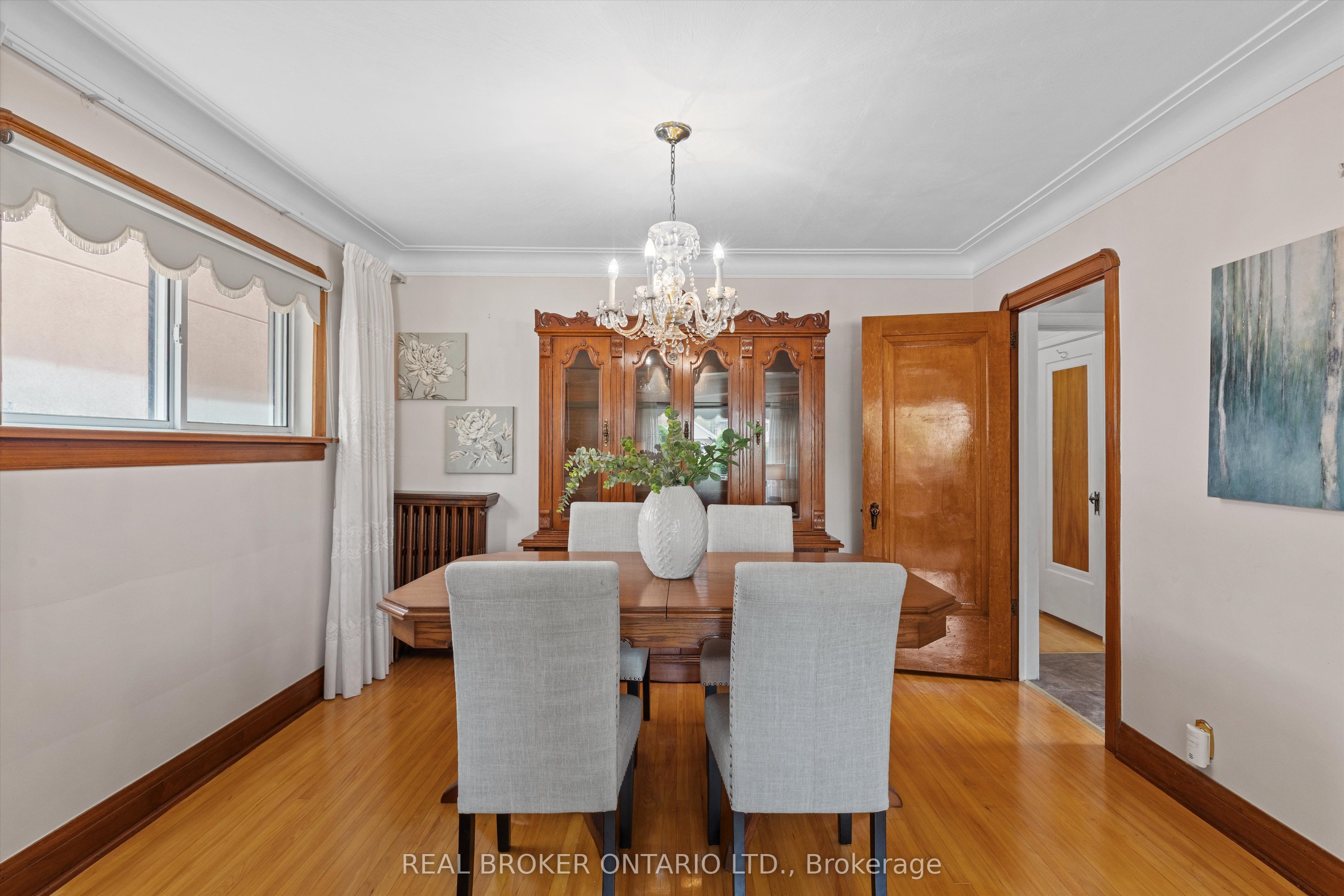 882 Coxwell Avenue