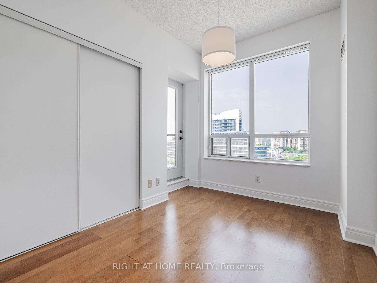 3 Bedrooms Condo at 1 Clairtrell, Toronto For sale