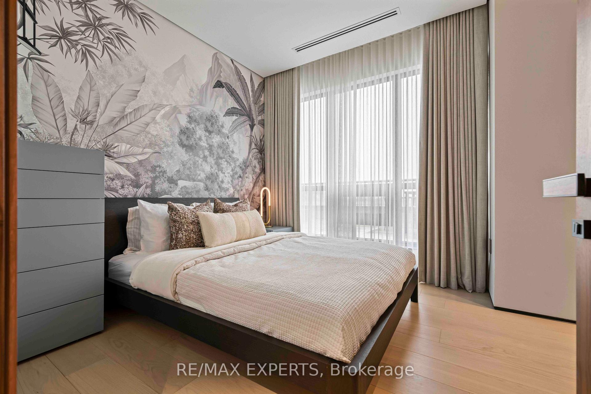 4 Bedrooms Condo at 1700 Avenue, Toronto For sale