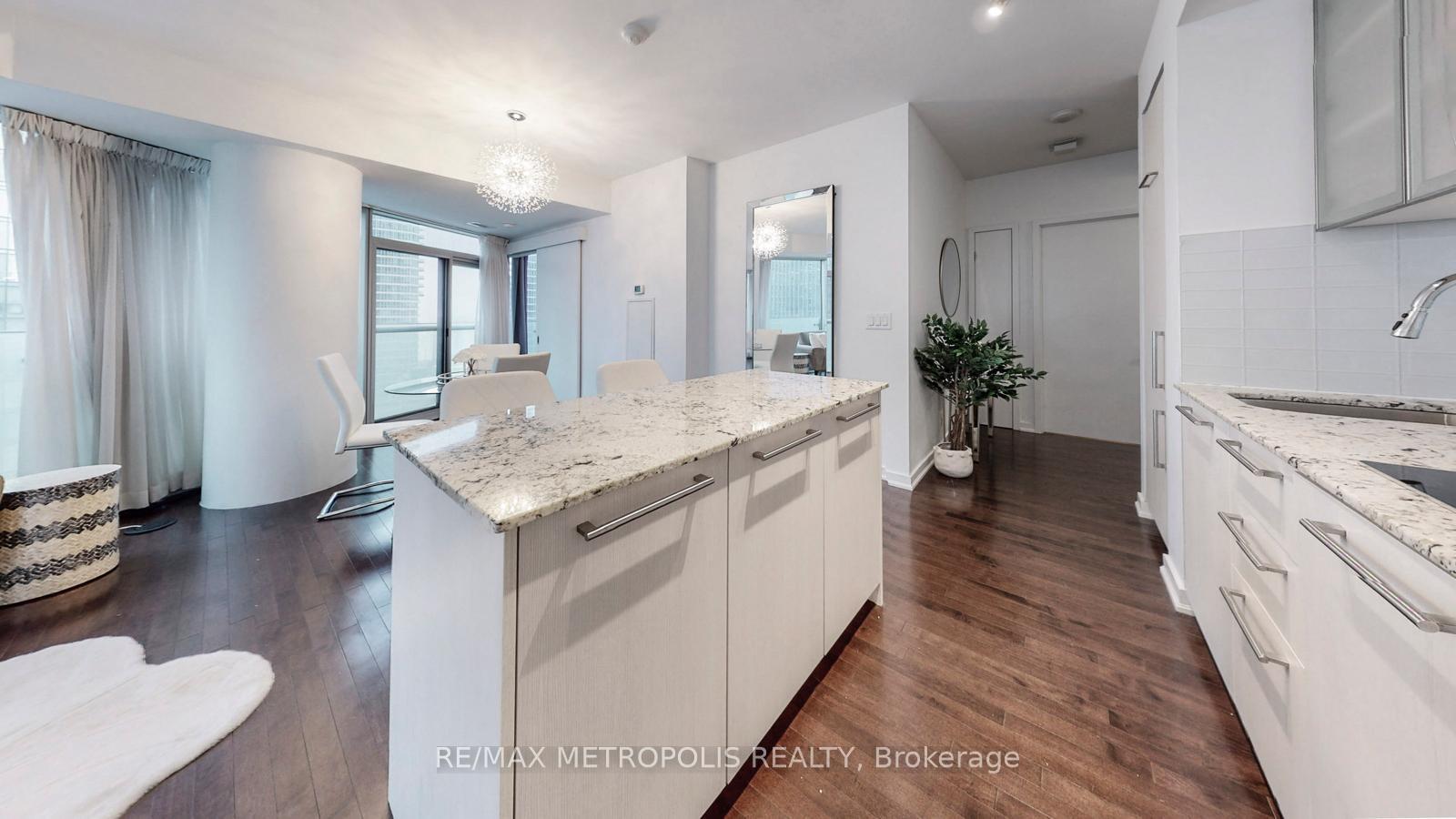 2 Bedrooms Condo at 12 York,  Toronto For sale