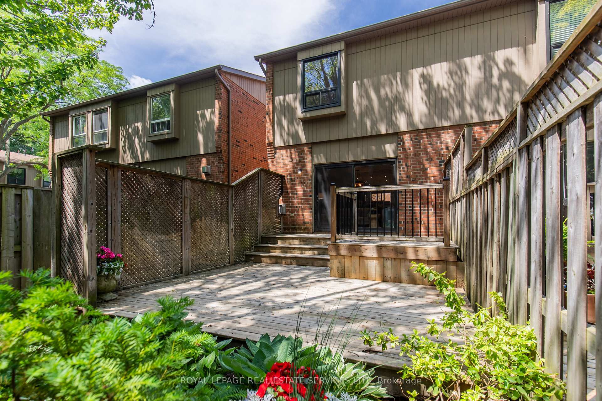 3 Bedrooms Condo at 3122 Lakeshore, Oakville For sale