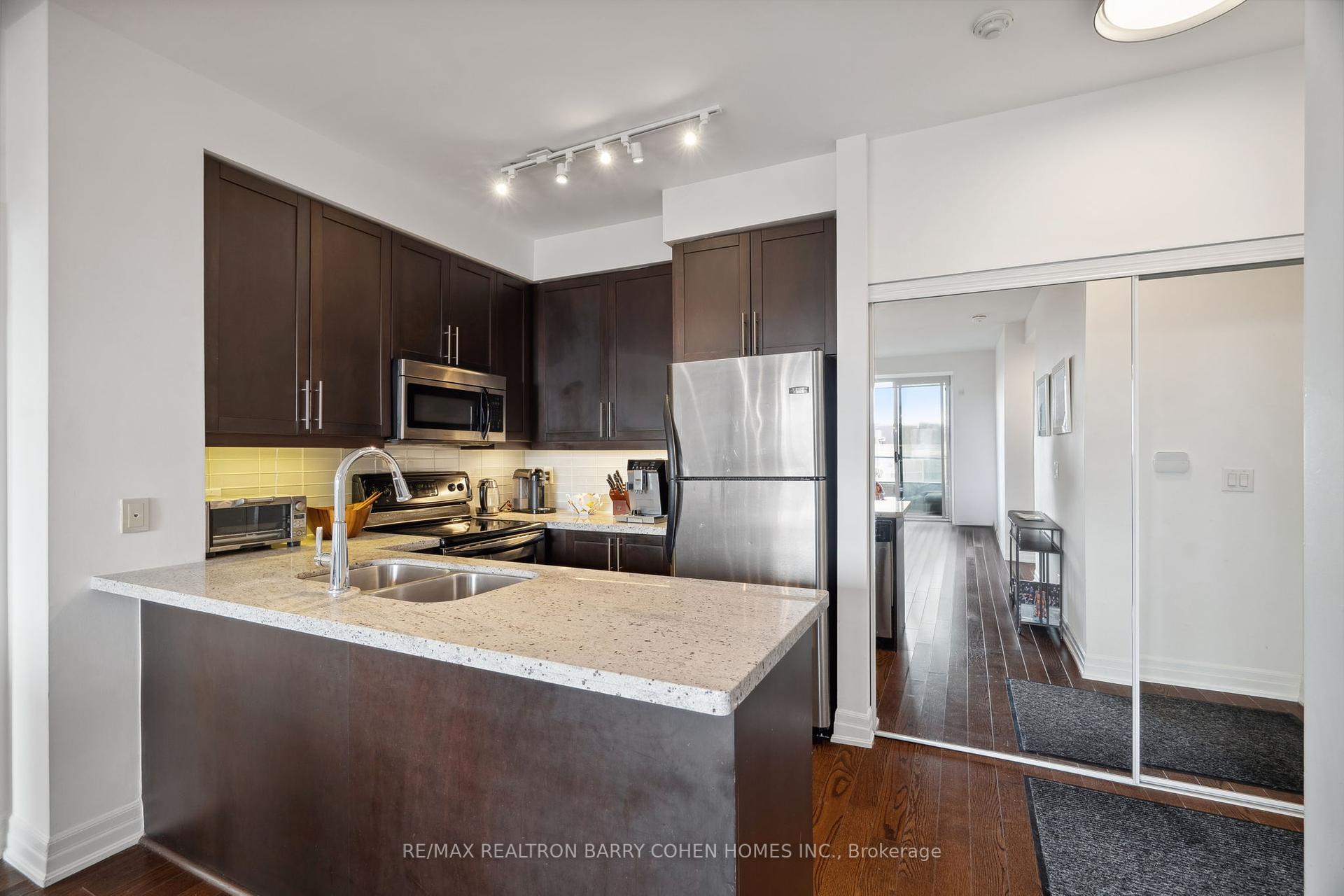2 Bedrooms Condo at 500 St Clair, Toronto For sale