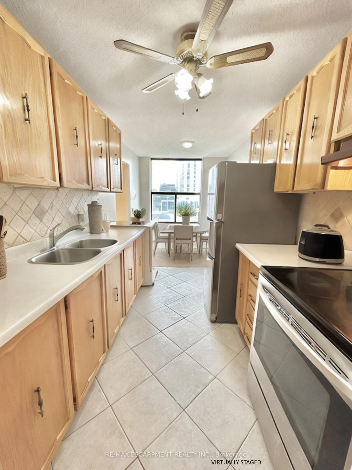 3 Bedrooms Condo at 75 QUEEN, Hamilton For sale