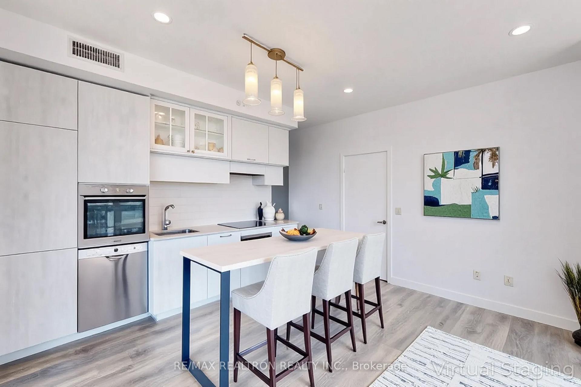 3 Bedrooms Condo at 8 Eglinton, Toronto For sale