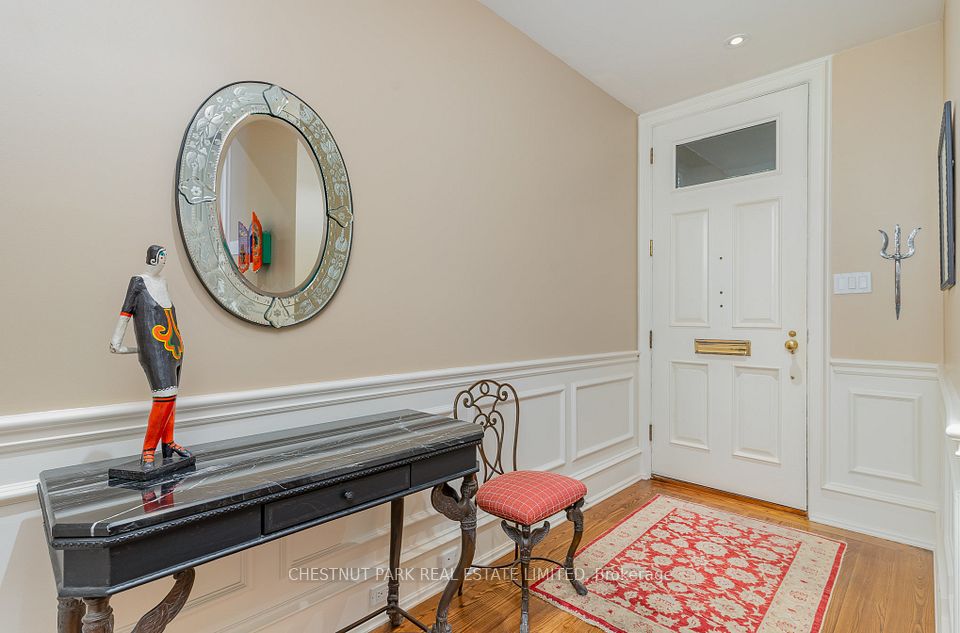 32A Balmoral Avenue, Toronto, ON M4V 2J4