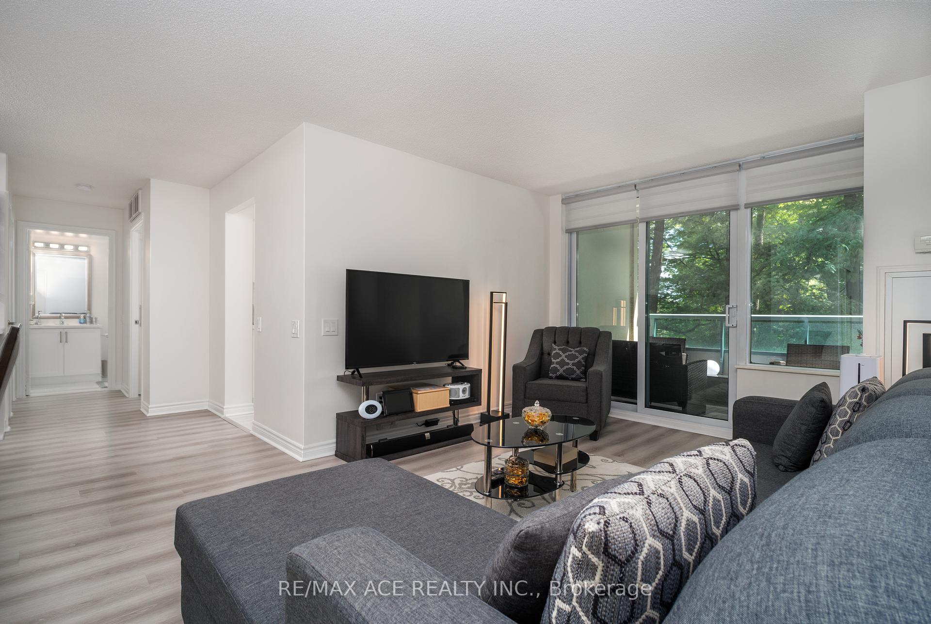 3 Bedrooms Condo at 61 Town Centre, Toronto For sale