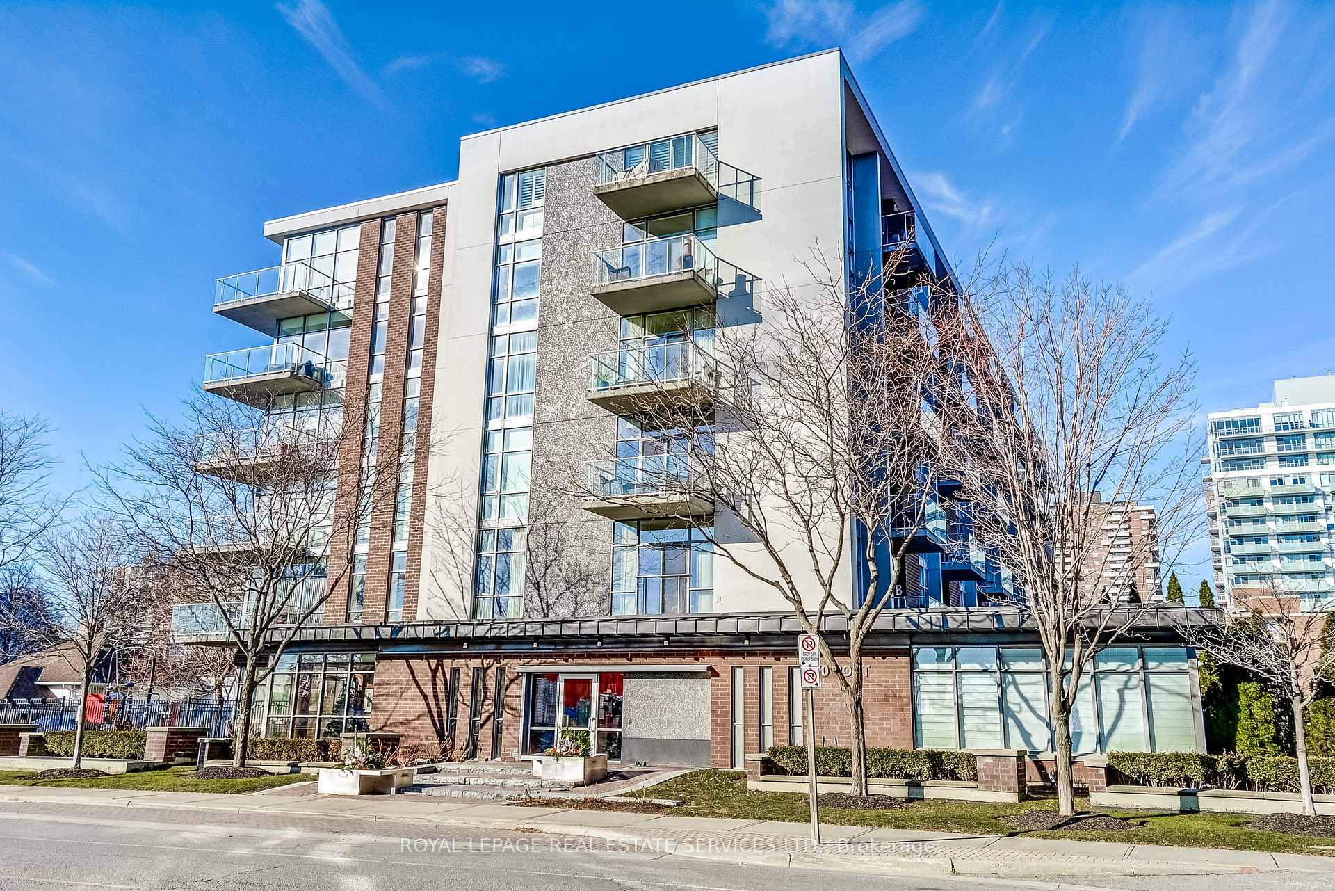 2 Bedrooms Condo at 70 Port, Mississauga For sale