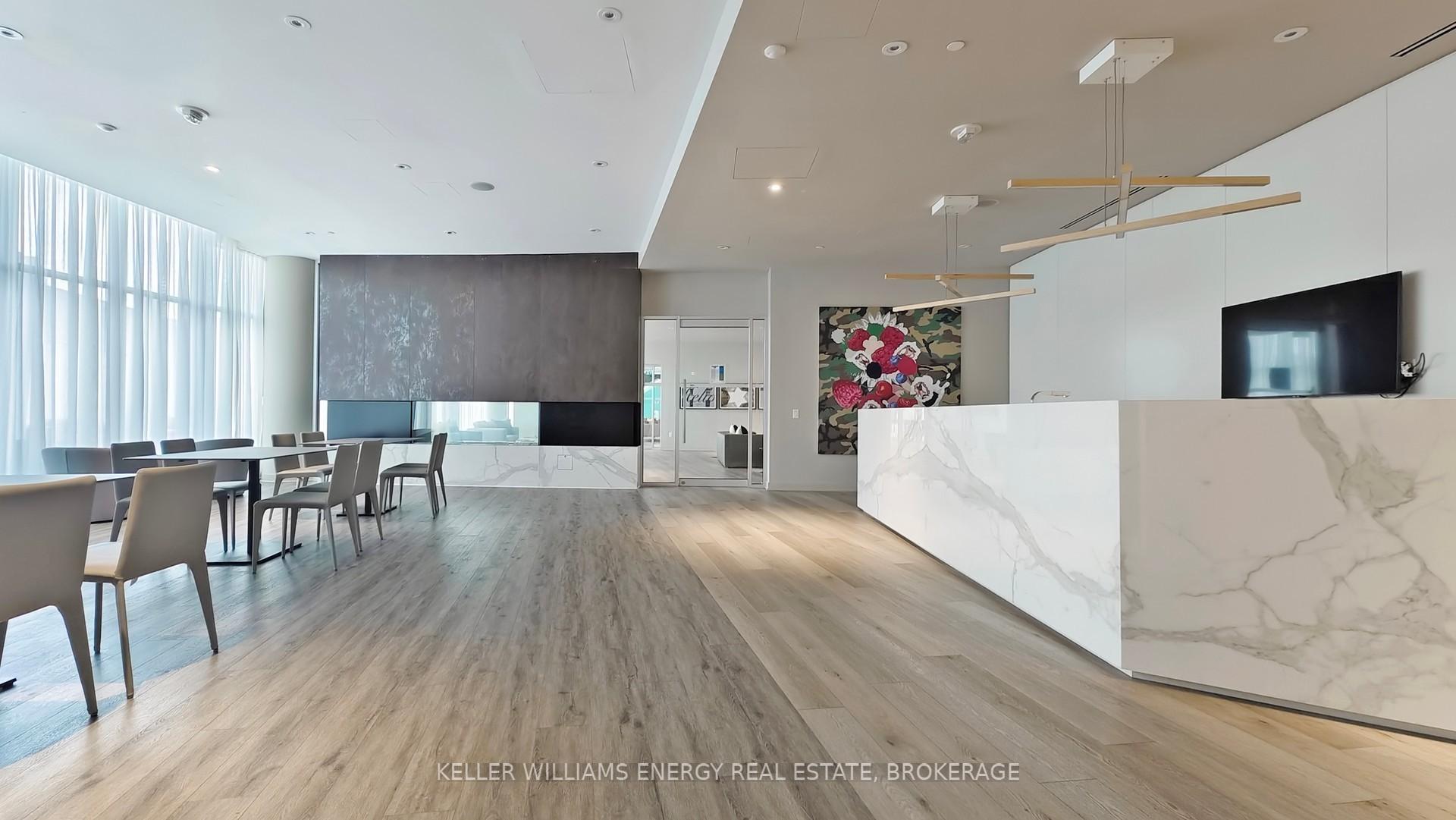 3 Bedrooms Condo at 3900 Confederation, Mississauga For sale
