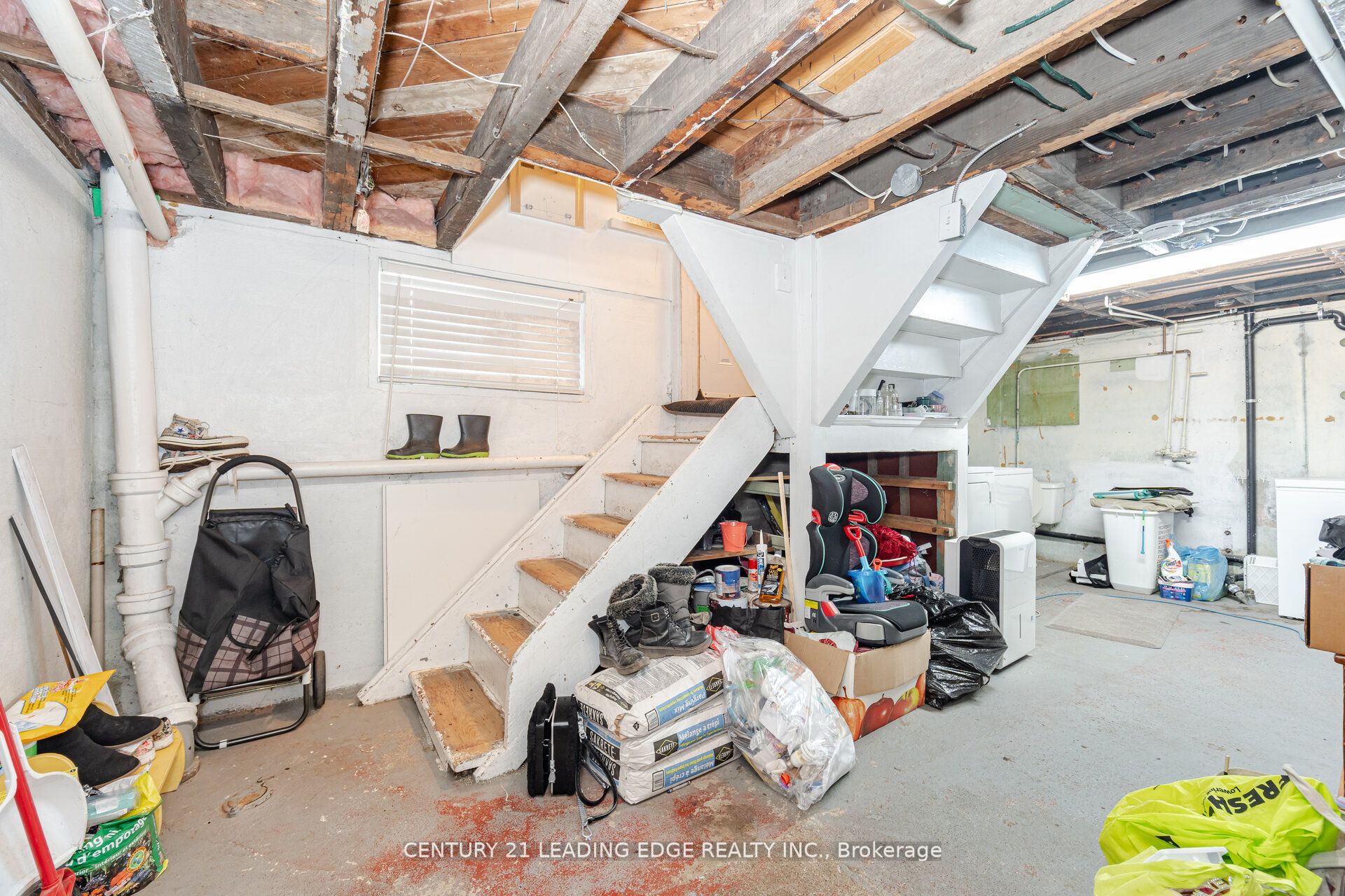 980 King Street E