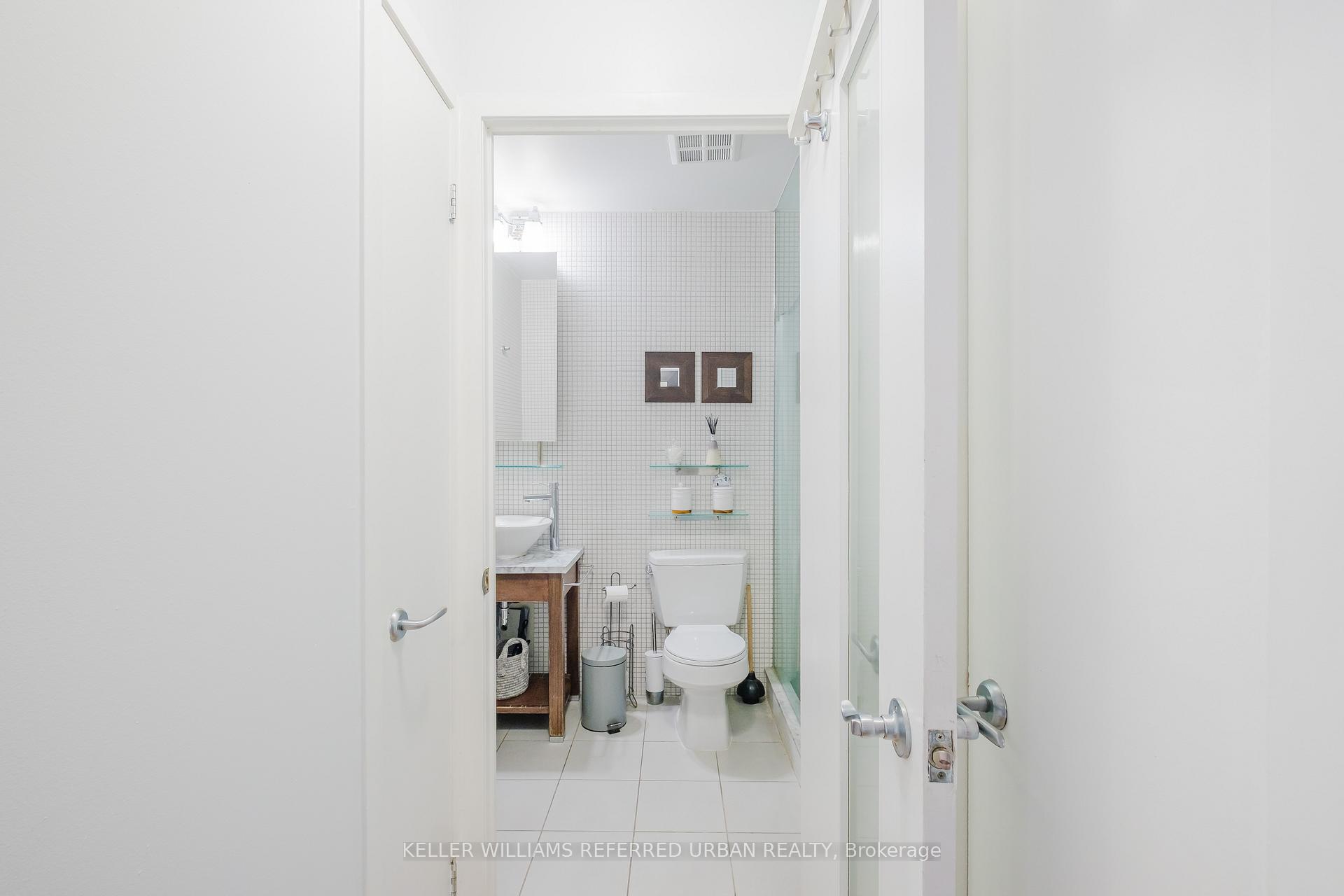 1 Bedroom Condo at 8 Colborne, Toronto For sale