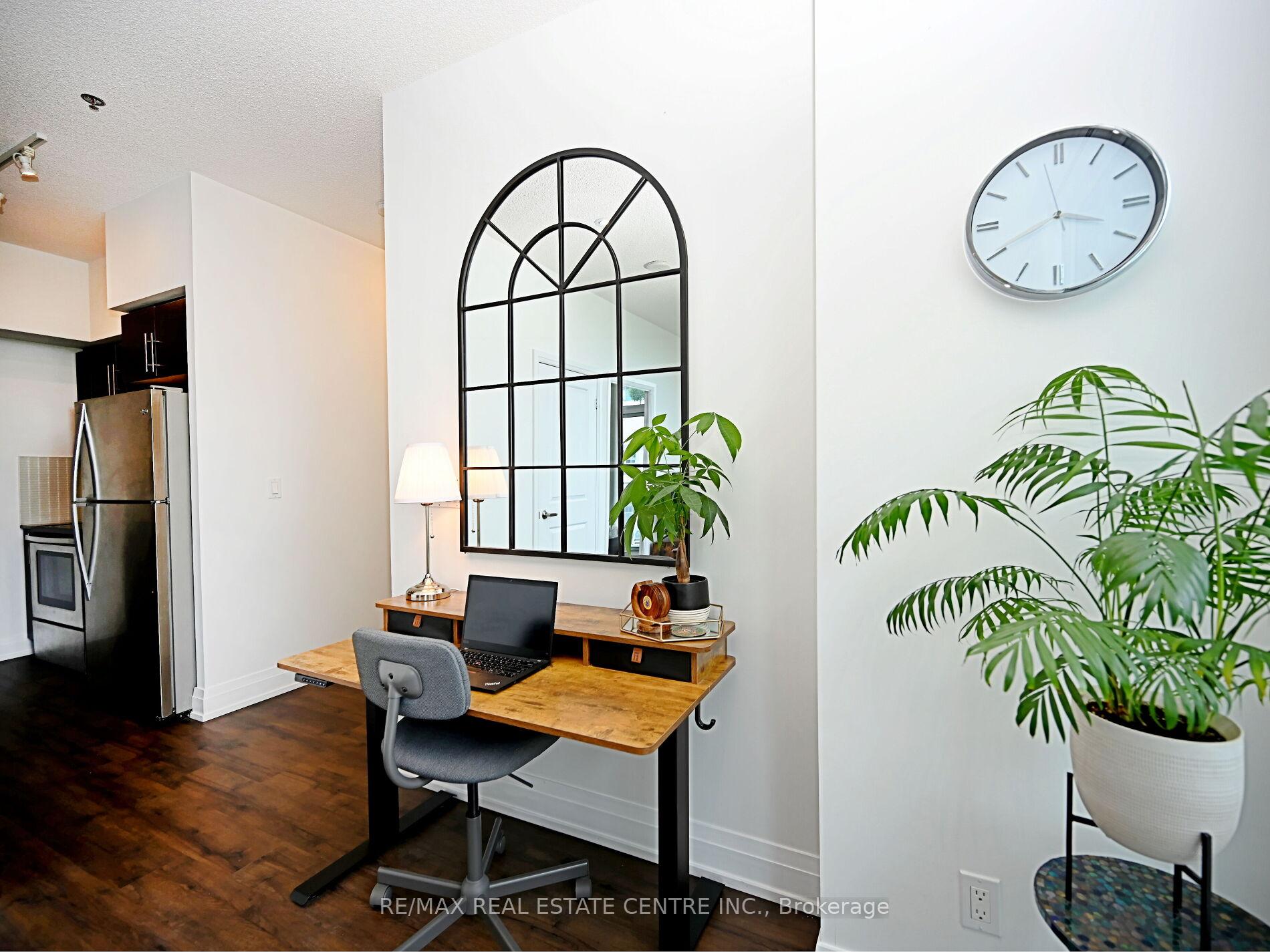 2 Bedrooms Condo at 65 Speers, Oakville For sale