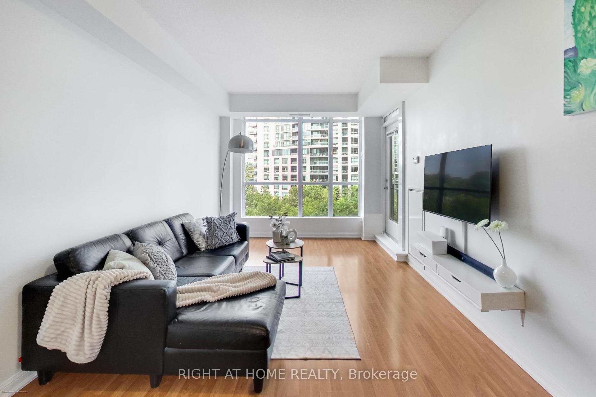 2 Bedrooms Condo at 628 Fleet, Toronto For sale