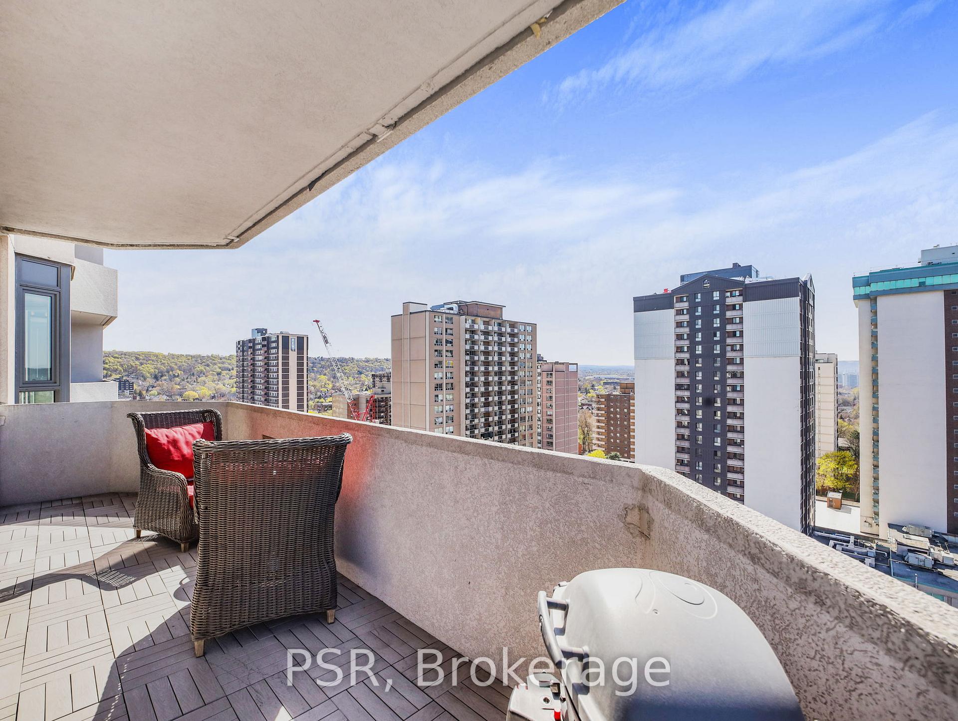 2 Bedrooms Condo at 67 Caroline, Hamilton For sale