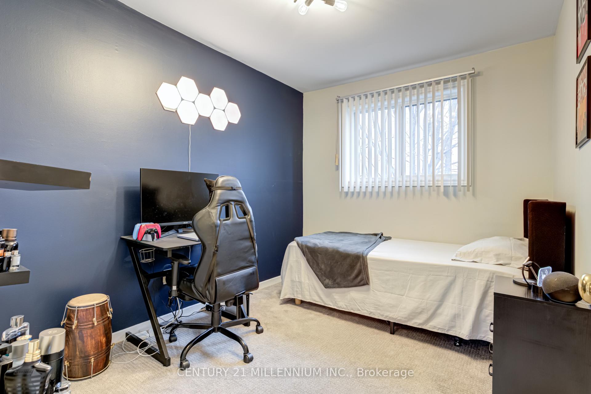 3 Bedrooms Condo at 1536 Sixth, Oakville For sale