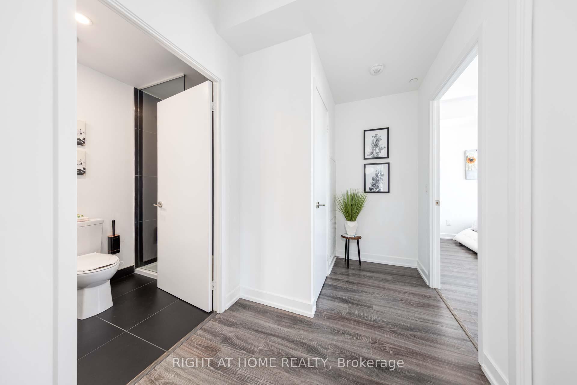 3 Bedrooms Condo at 20 Edward, Toronto For sale